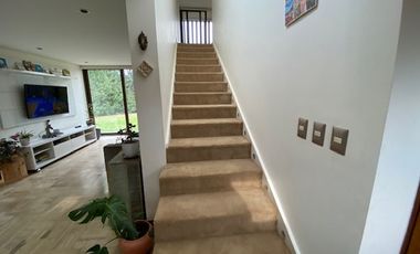 CASA 4 DORM + SERVICIO CHAMISERO