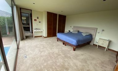 CASA 4 DORM + SERVICIO CHAMISERO