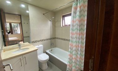 CASA 4 DORM + SERVICIO CHAMISERO