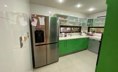 CASA 4 DORM + SERVICIO CHAMISERO