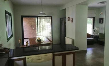 Casa en alquiler - 3 Dormitorios 4 Baños - Cochera - 1.200Mts2 - Guillermo Hudson
