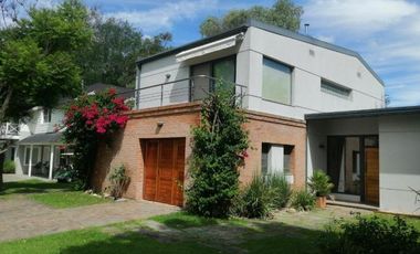 Casa en alquiler - 3 Dormitorios 4 Baños - Cochera - 1.200Mts2 - Guillermo Hudson