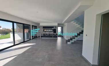Casa en venta con 5 Dormitorios y pileta en Barrio Lagos de Canning