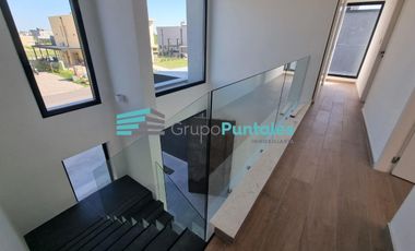 Casa en venta con 5 Dormitorios y pileta en Barrio Lagos de Canning