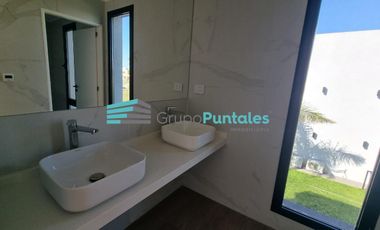 Casa en venta con 5 Dormitorios y pileta en Barrio Lagos de Canning