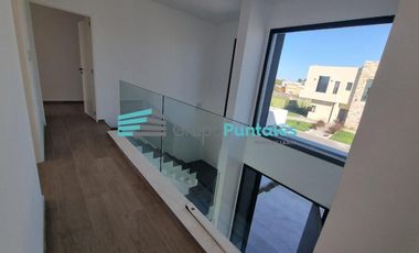 Casa en venta con 5 Dormitorios y pileta en Barrio Lagos de Canning
