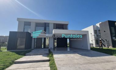 Casa en venta con 5 Dormitorios y pileta en Barrio Lagos de Canning