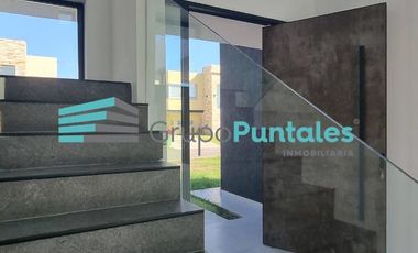 Casa en venta con 5 Dormitorios y pileta en Barrio Lagos de Canning