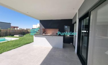 Casa en venta con 5 Dormitorios y pileta en Barrio Lagos de Canning