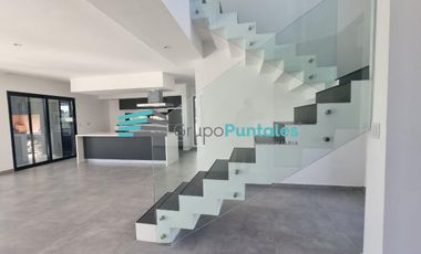 Casa en venta con 5 Dormitorios y pileta en Barrio Lagos de Canning