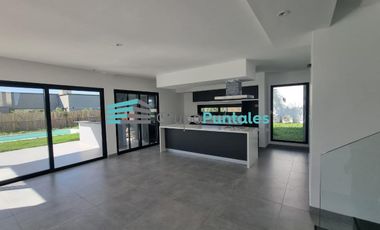 Casa en venta con 5 Dormitorios y pileta en Barrio Lagos de Canning