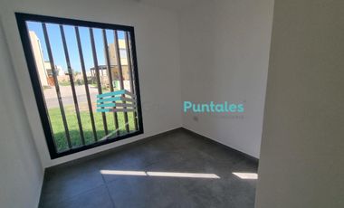 Casa en venta con 5 Dormitorios y pileta en Barrio Lagos de Canning