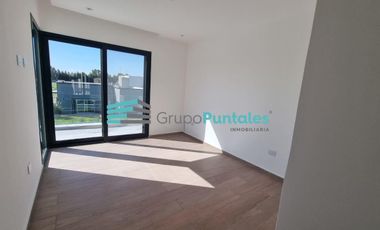 Casa en venta con 5 Dormitorios y pileta en Barrio Lagos de Canning