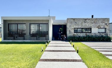 Casa en  venta en el barrio Lagos de Canning