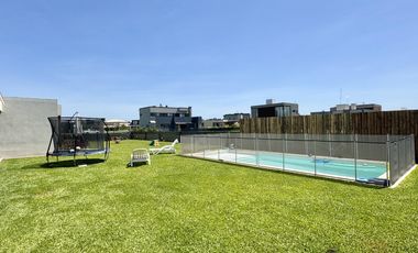 Casa en  venta en el barrio Lagos de Canning