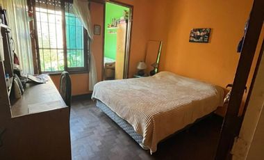Casa de 3 ambientes mas dependencia a la venta.