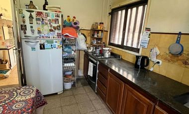 Casa de 3 ambientes mas dependencia a la venta.