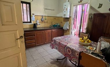 Casa de 3 ambientes mas dependencia a la venta.