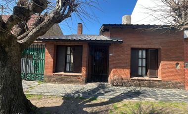 Casa de 3 ambientes mas dependencia a la venta.