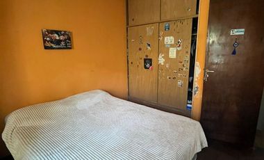 Casa de 3 ambientes mas dependencia a la venta.
