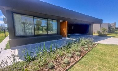 Venta casa 3 dormitorios Puerto Roldan. 1 planta