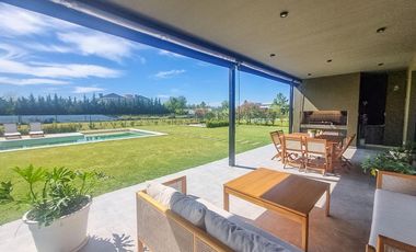 Venta casa 3 dormitorios Puerto Roldan. 1 planta