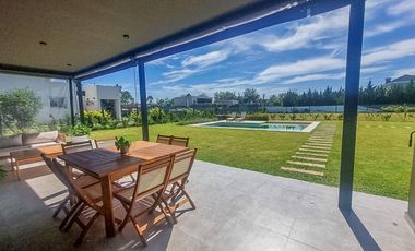 Venta casa 3 dormitorios Puerto Roldan. 1 planta