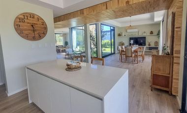 Venta casa 3 dormitorios Puerto Roldan. 1 planta