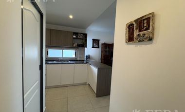 Venta departamento 3 ambientes con balcón y cochera en Wilde