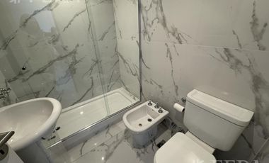 Venta departamento 3 ambientes con balcón y cochera en Wilde