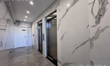 Venta departamento 3 ambientes con balcón y cochera en Wilde