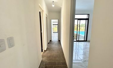 Venta Casa 4 Ambientes Con Pileta Medal Country Club