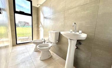 Venta Casa 4 Ambientes Con Pileta Medal Country Club