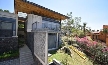 Copropiedad casa en venta amueblada en Raquet Club San Juan Cosalá