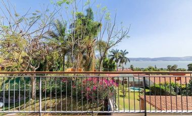 Copropiedad casa en venta amueblada en Raquet Club San Juan Cosalá