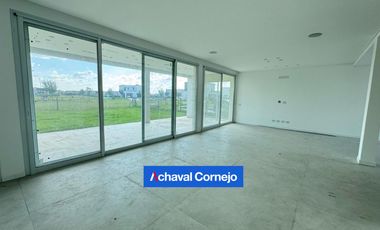 Casa en  venta - 4 dormitorios y pileta. Barrio Riberas