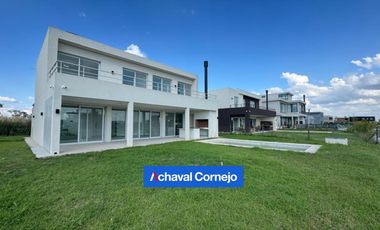 Casa en  venta - 4 dormitorios y pileta. Barrio Riberas
