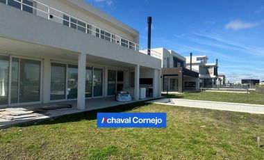 Casa en  venta - 4 dormitorios y pileta. Barrio Riberas