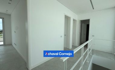 Casa en  venta - 4 dormitorios y pileta. Barrio Riberas