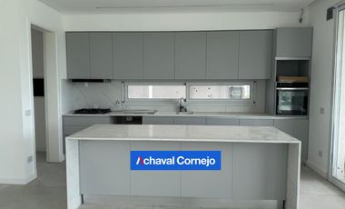 Casa en  venta - 4 dormitorios y pileta. Barrio Riberas