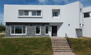 CASA EN ALQUILER - LA RESERVA CARDALES
