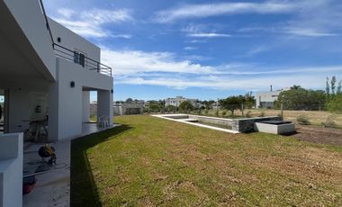 CASA EN ALQUILER - LA RESERVA CARDALES
