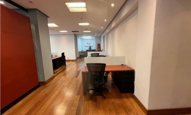 Santa Barbara, Arriendo Oficina 242 M, Piso 15