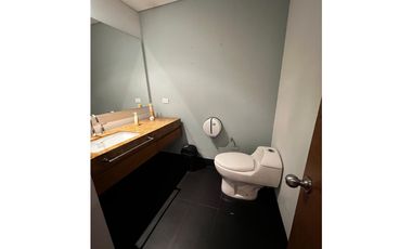 Santa Barbara, Arriendo Oficina 242 M, Piso 15