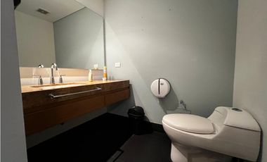 Santa Barbara, Arriendo Oficina 242 M, Piso 15