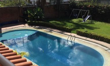 Casa en venta con hermoso Jardín y Alberca, Huertas la Palma, Jiutepec, Morelos