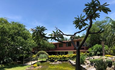 CASA-TERRENO EN CENTRO DE JIUTEPEC