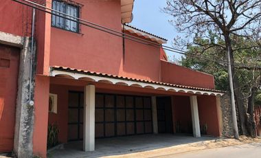 CASA-TERRENO EN CENTRO DE JIUTEPEC