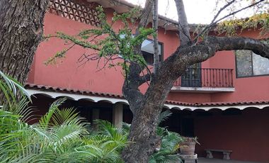 CASA-TERRENO EN CENTRO DE JIUTEPEC