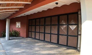 CASA-TERRENO EN CENTRO DE JIUTEPEC